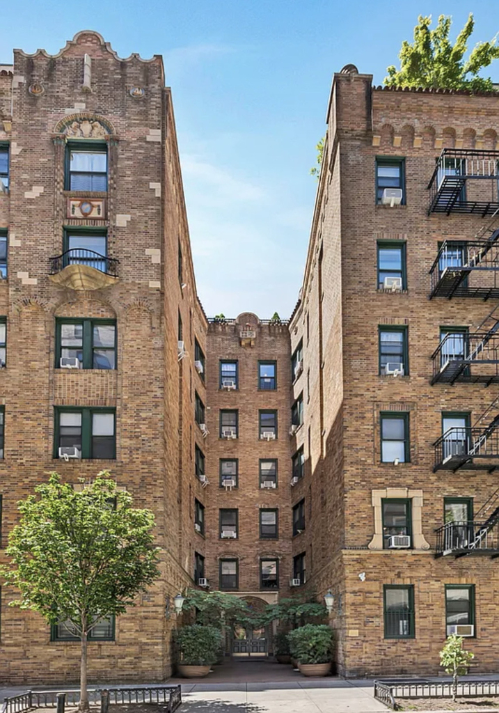 226 East 70th Street - Photo 8