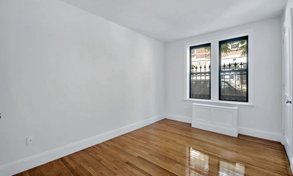 226 East 70th Street - Photo 4