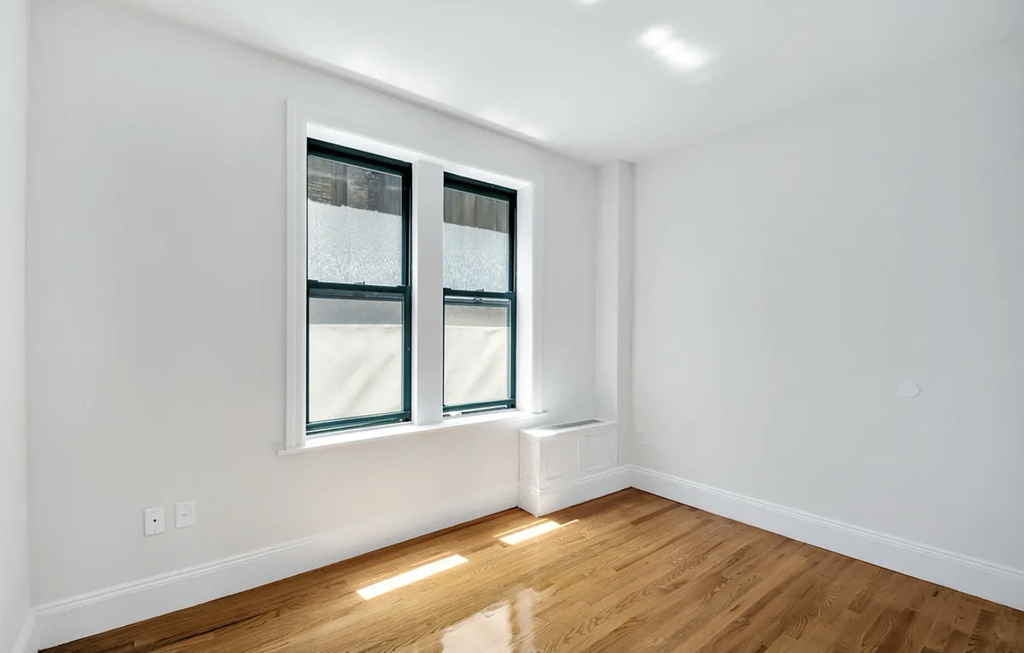 226 East 70th Street - Photo 5
