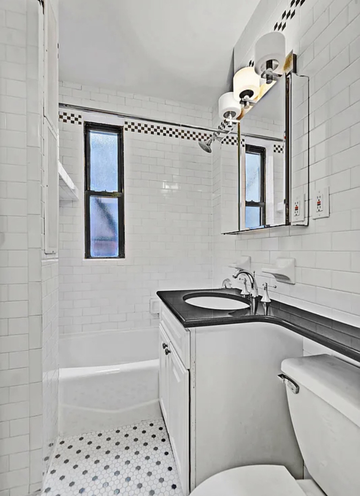 226 East 70th Street - Photo 4