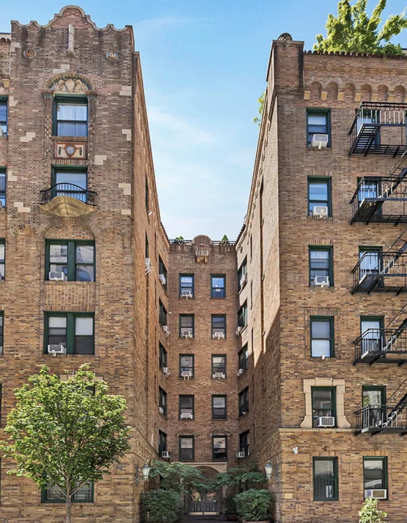 226 East 70th Street - Photo 5
