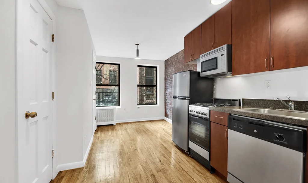 98 Christopher Street - Photo 0