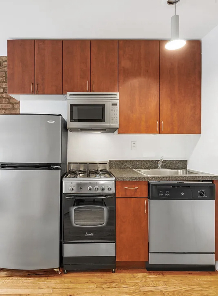 98 Christopher Street - Photo 1
