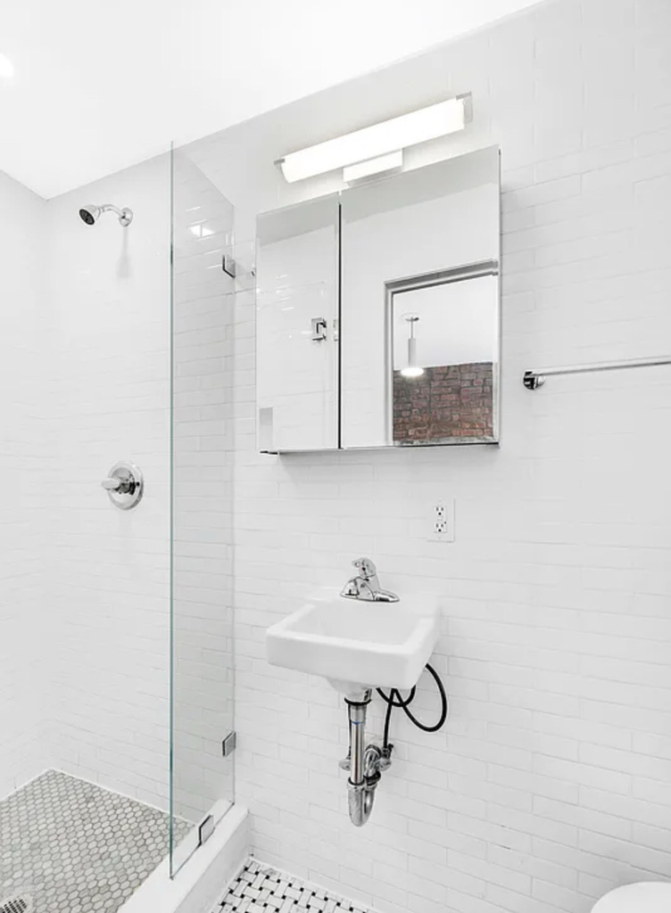 98 Christopher Street - Photo 4
