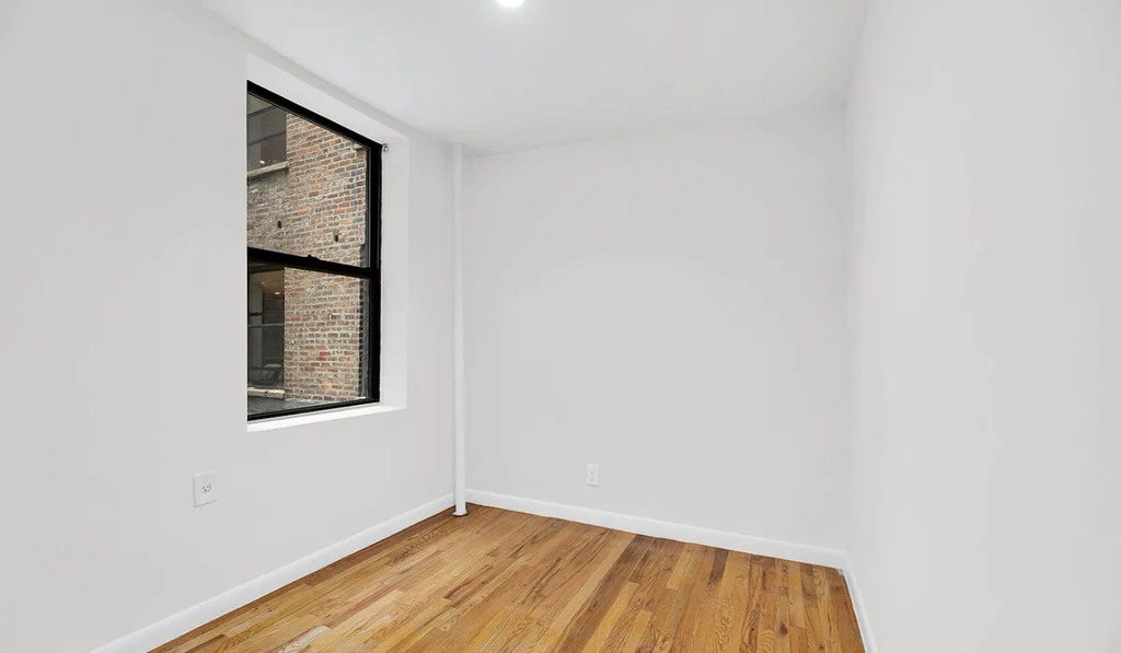 98 Christopher Street - Photo 3