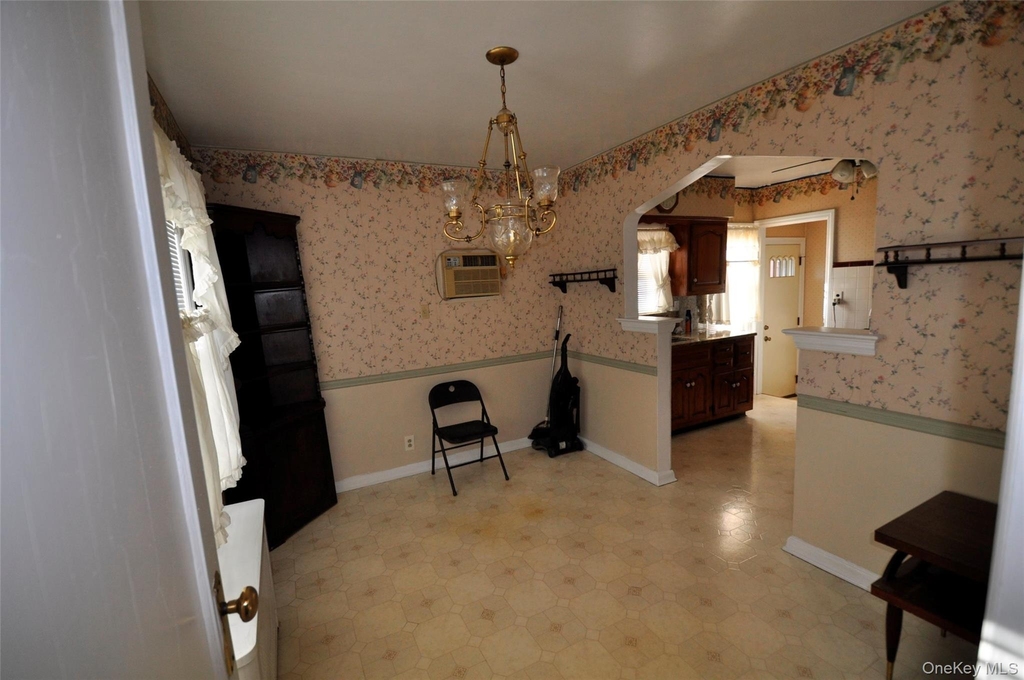 415 Lowell Avenue - Photo 2