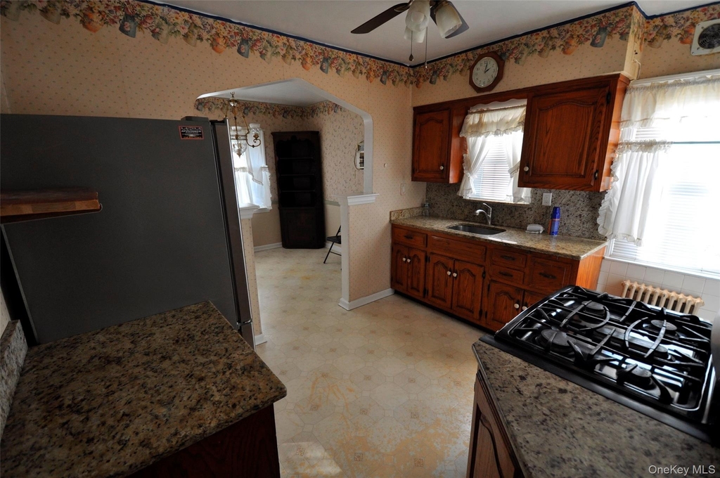 415 Lowell Avenue - Photo 3