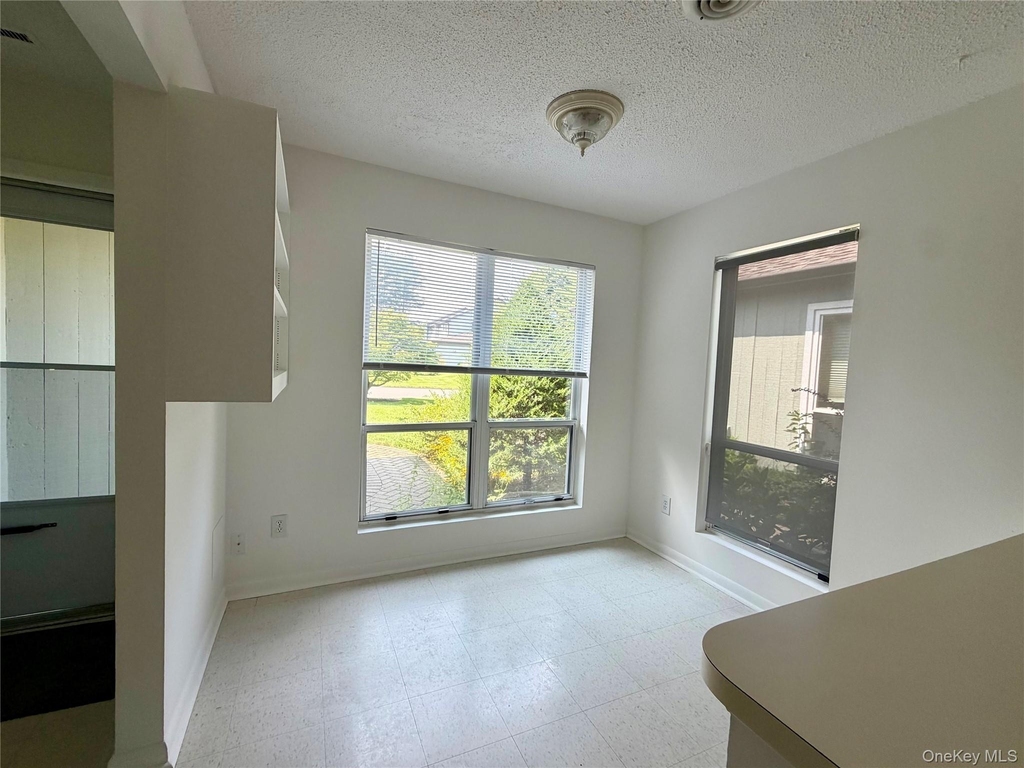 15 Pond Drive W - Photo 3