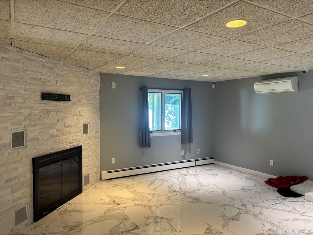 275 Evergreen Avenue - Photo 2