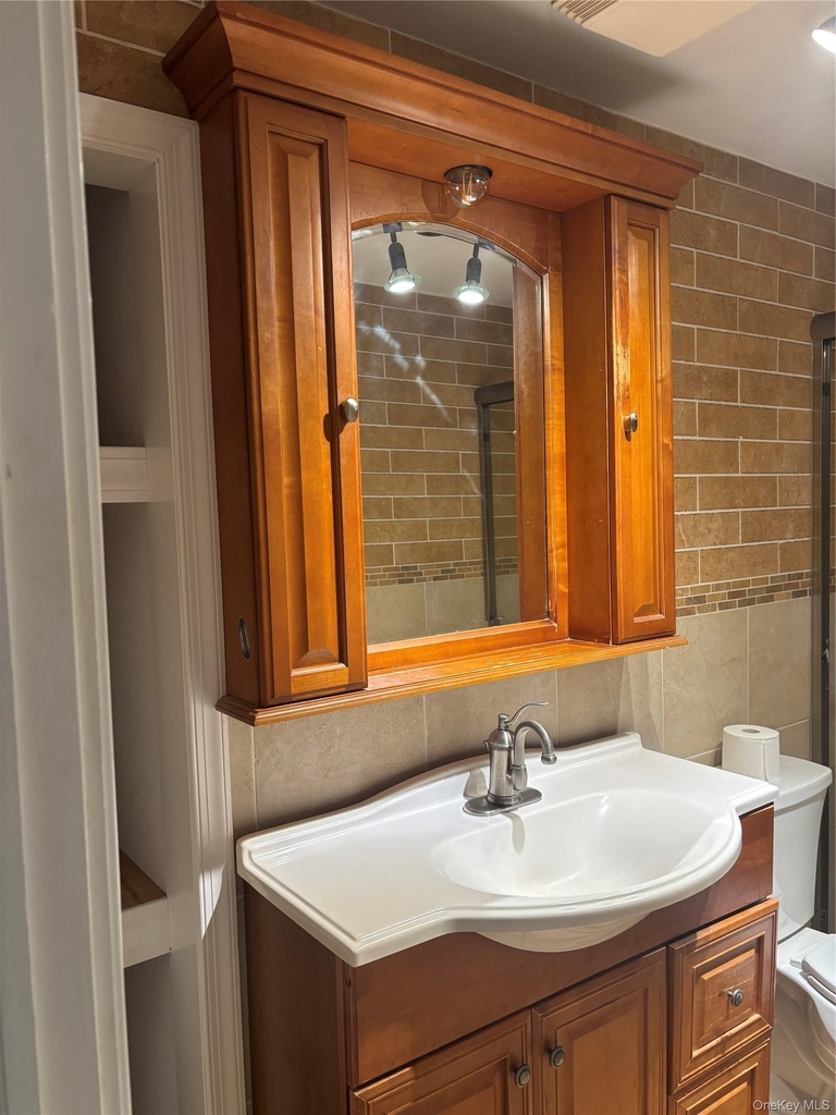 275 Evergreen Avenue - Photo 10