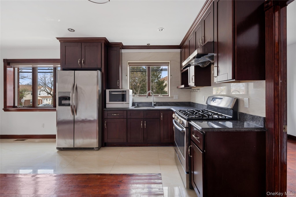 6903 Cloverdale Boulevard - Photo 2