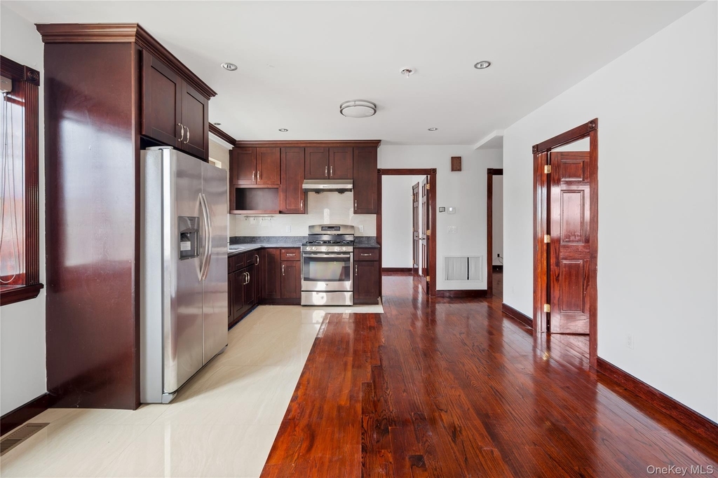 6903 Cloverdale Boulevard - Photo 0