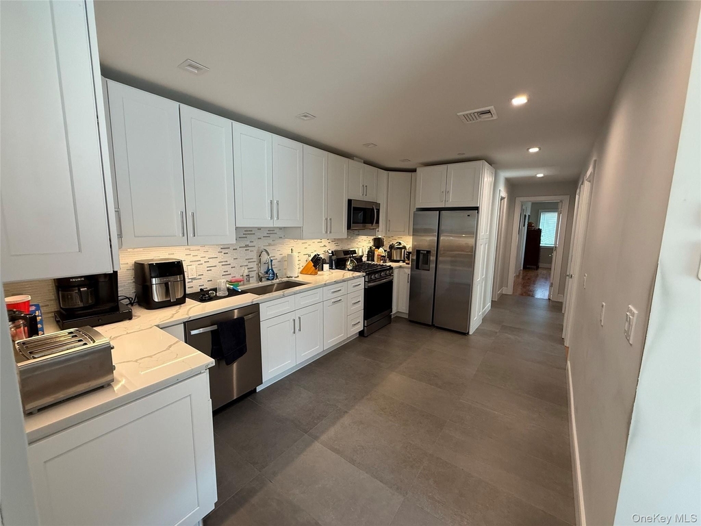 648 E Broadway - Photo 5