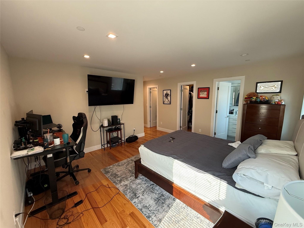 648 E Broadway - Photo 11