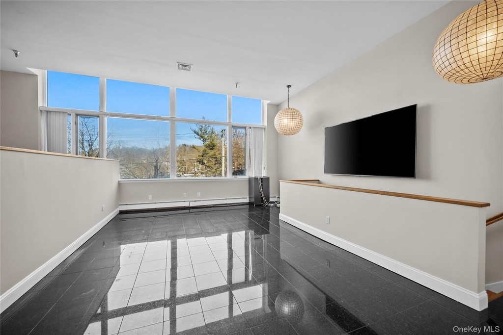 520 Ashford Avenue - Photo 3