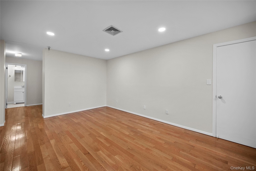 520 Ashford Avenue - Photo 18