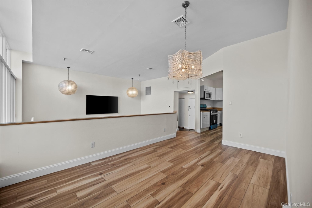520 Ashford Avenue - Photo 10