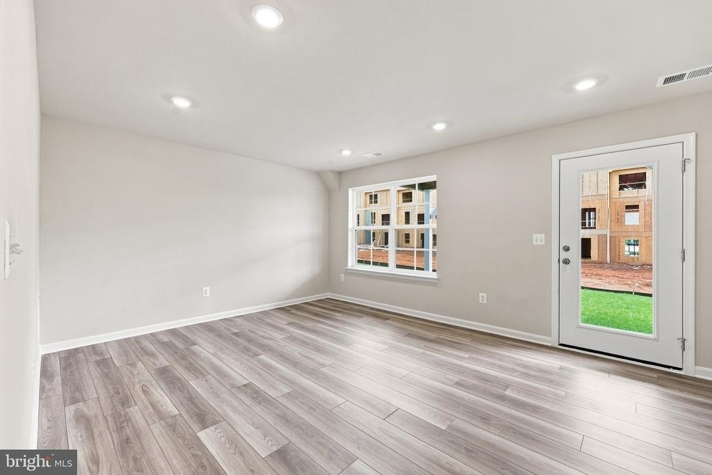 394 Seeback Dr - Photo 4