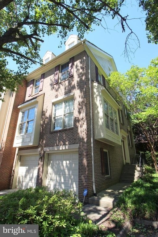 6032 Kelsey Court - Photo 0