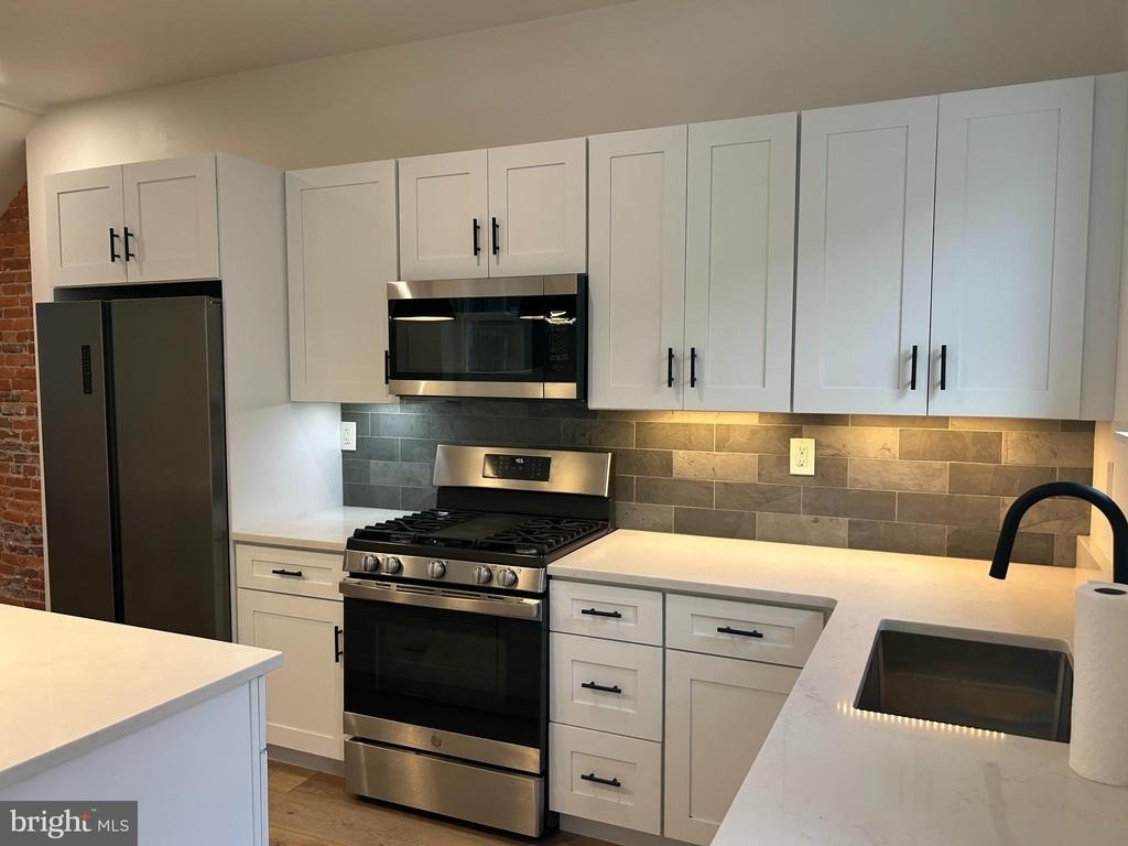 1810 Tasker Street - Photo 2