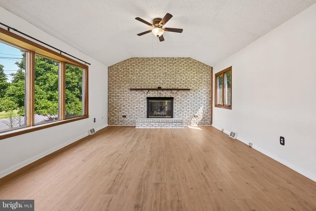 118 Sylvan Terrace - Photo 4