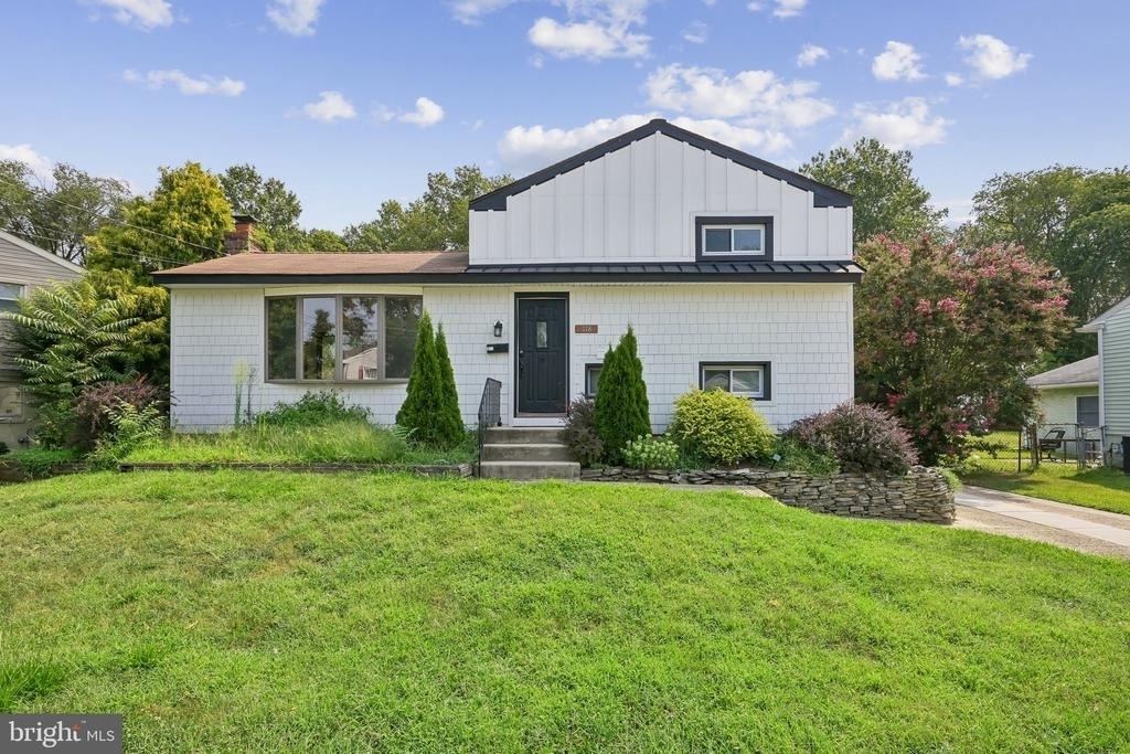 118 Sylvan Terrace - Photo 0