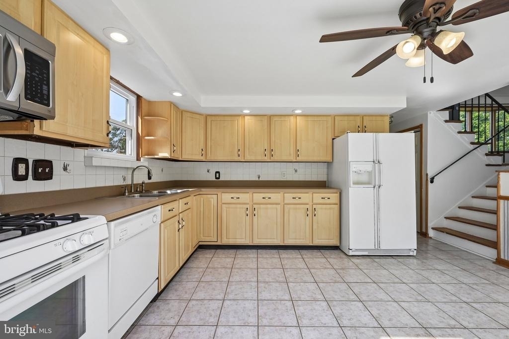 118 Sylvan Terrace - Photo 10