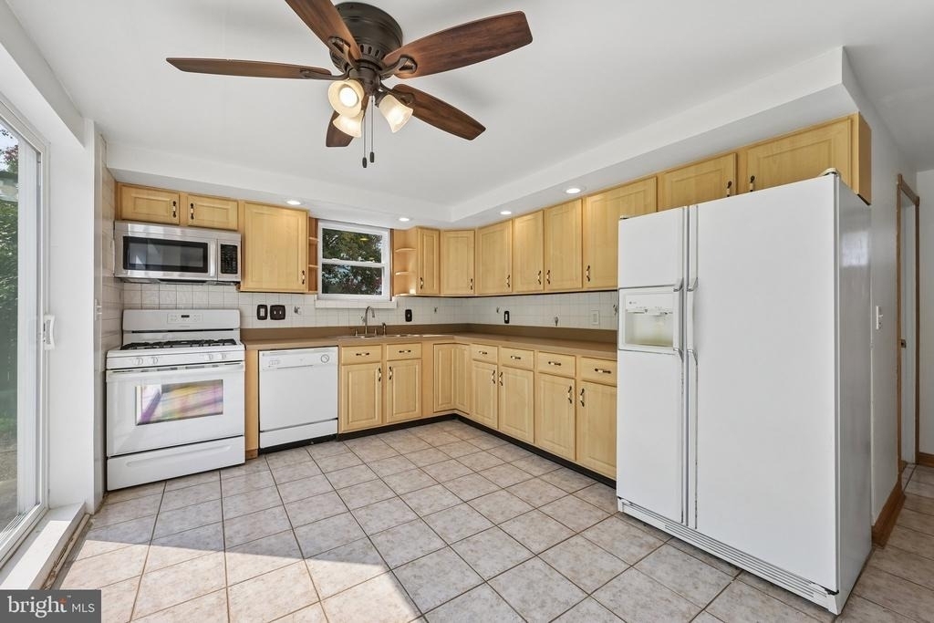 118 Sylvan Terrace - Photo 9