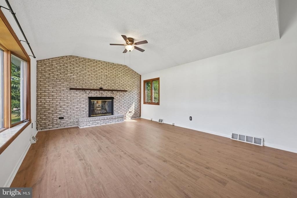 118 Sylvan Terrace - Photo 2