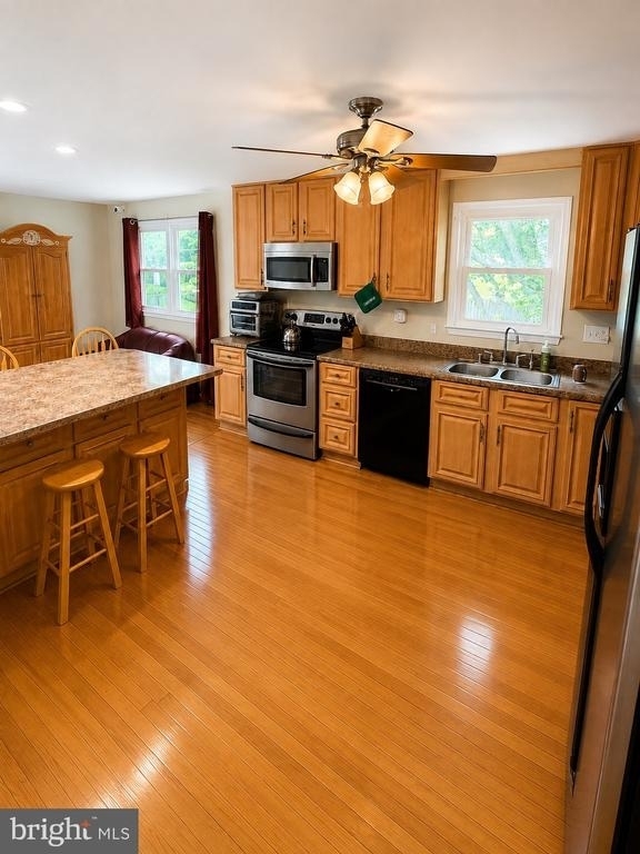 212 Dauntly Street - Photo 2