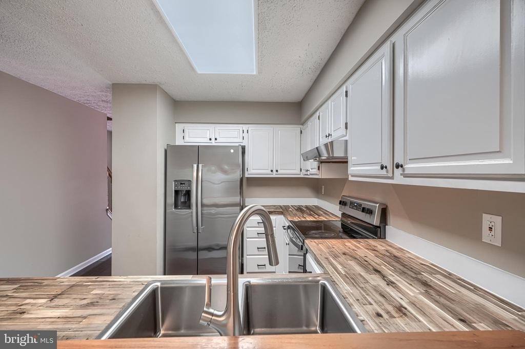 2332 Darby Court - Photo 4