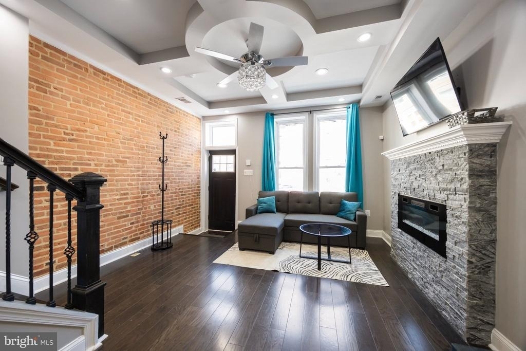 1745 E Oliver Street - Photo 2