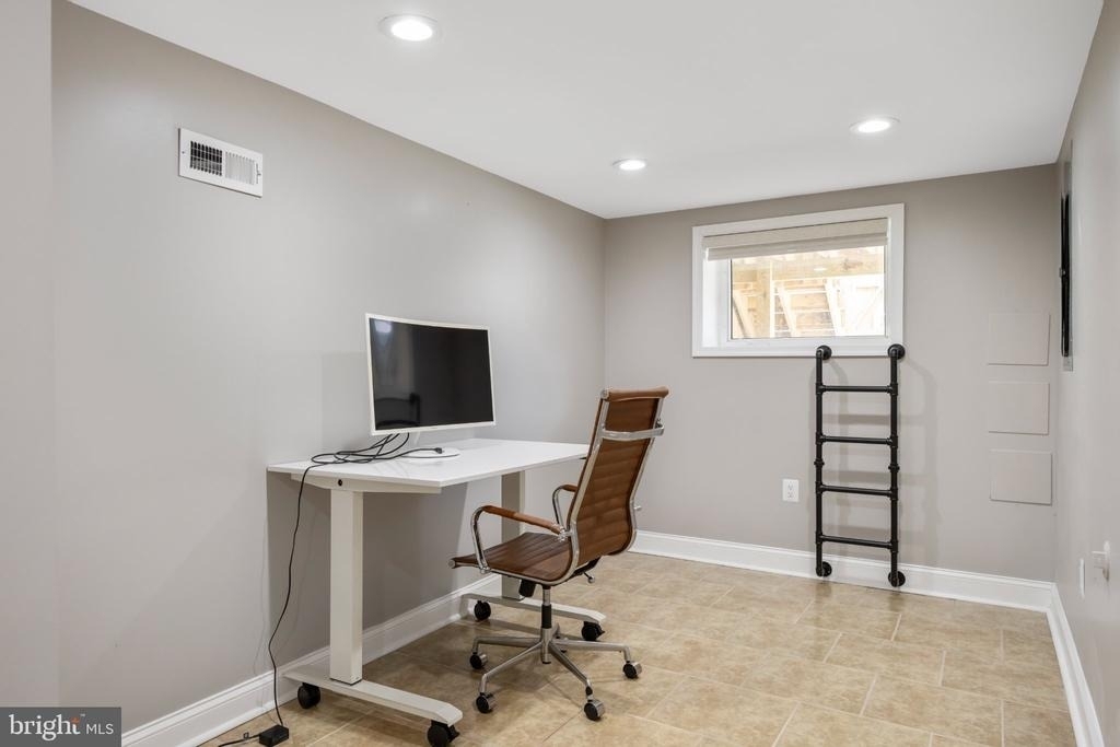 1745 E Oliver Street - Photo 28