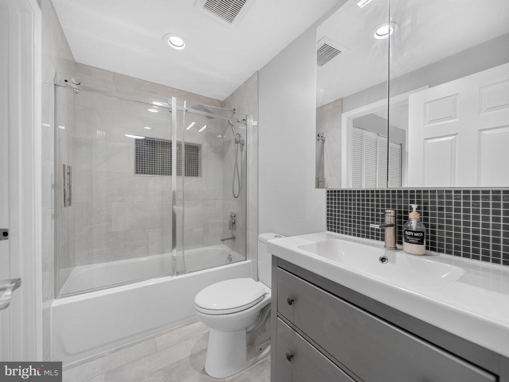 7648 Fairbanks Court - Photo 15