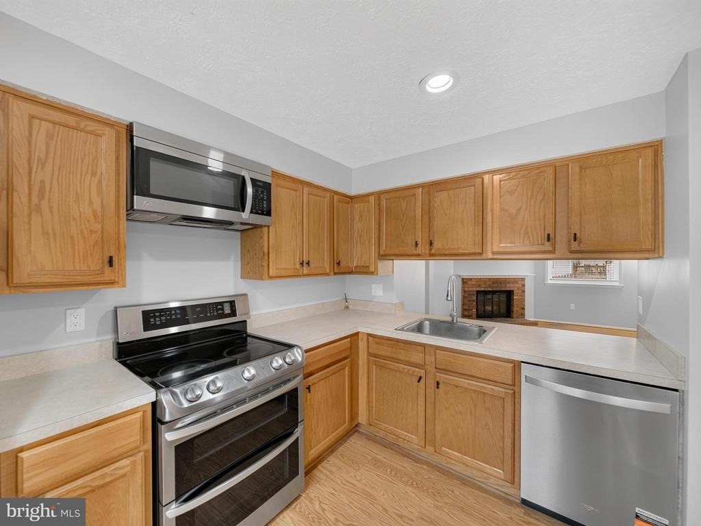 7648 Fairbanks Court - Photo 7