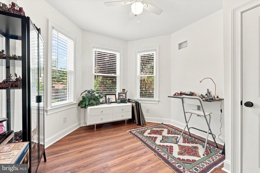 705 W 19th Street - Photo 9