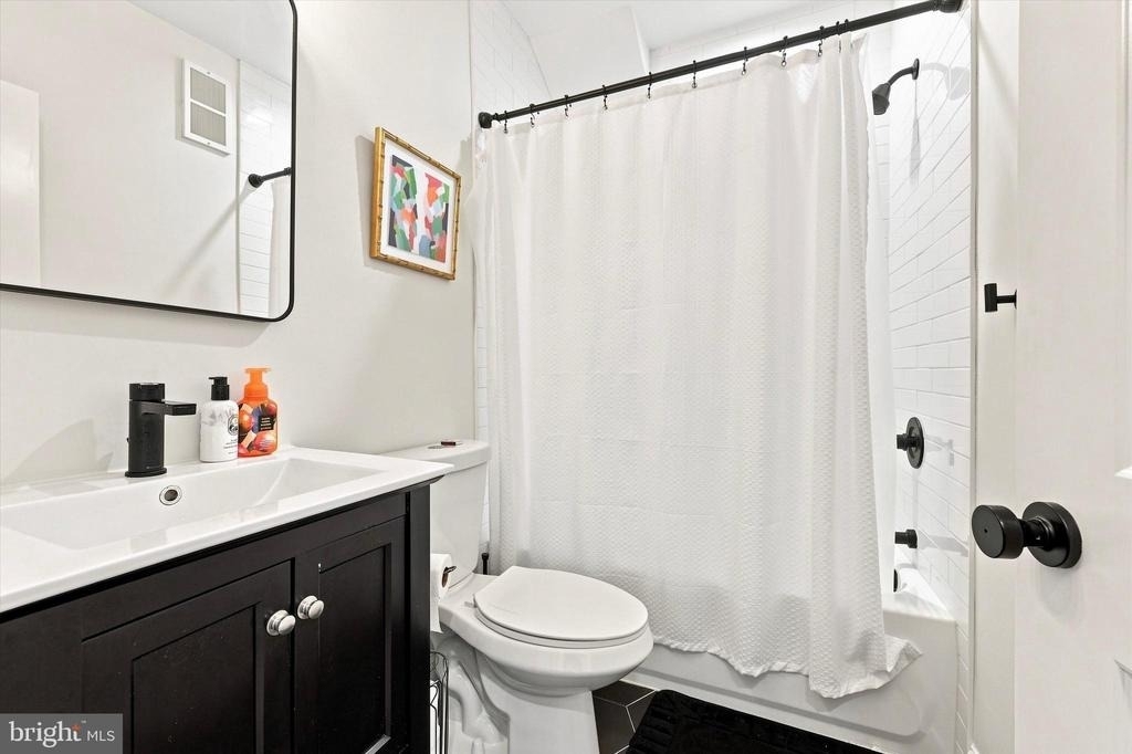 705 W 19th Street - Photo 11