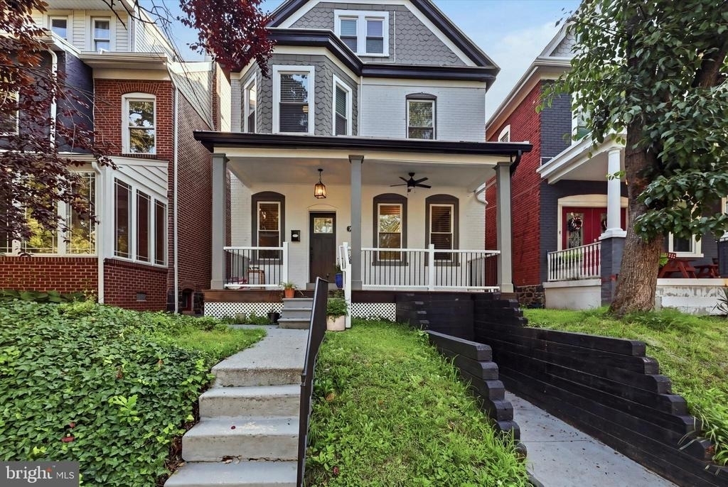 705 W 19th Street - Photo 0