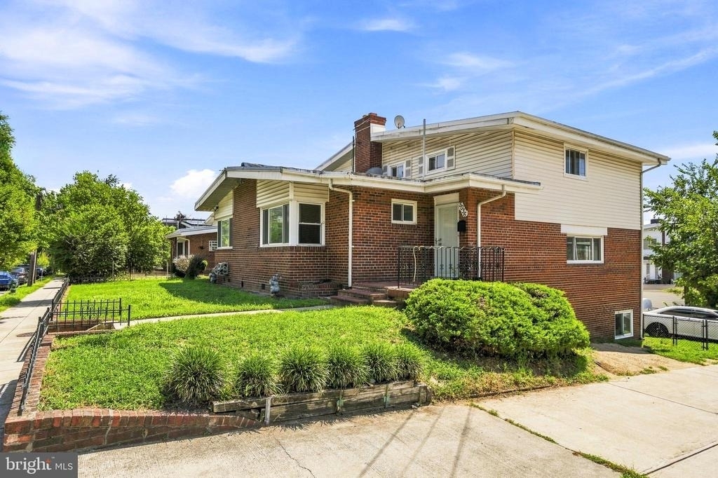 5036 Eastern Avenue Ne - Photo 0