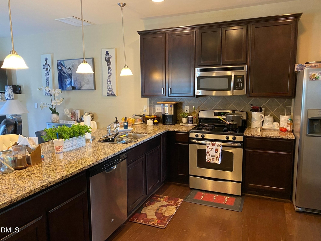 1304 Cozart Street - Photo 6