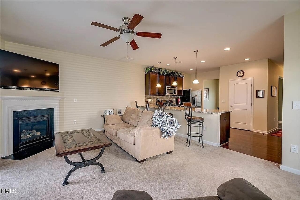 1304 Cozart Street - Photo 3