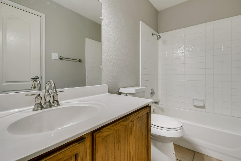 1504 Julianas Way - Photo 13