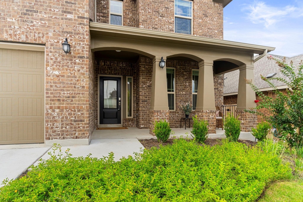 607 Allende Bnd - Photo 1