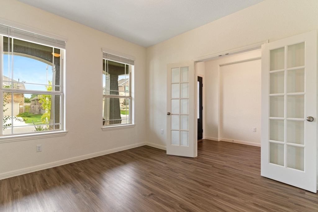 607 Allende Bnd - Photo 3