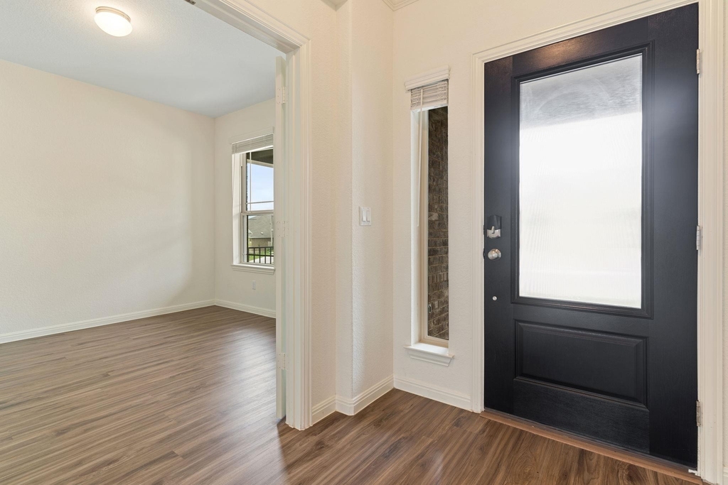 607 Allende Bnd - Photo 2