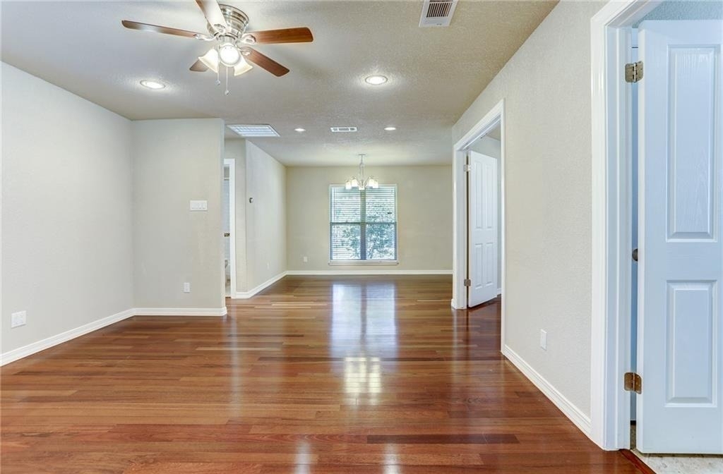 2513 Wilson St - Photo 4