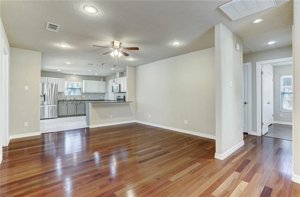 2513 Wilson St - Photo 2