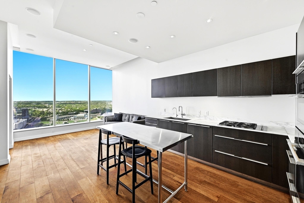 210 Lavaca St - Photo 4