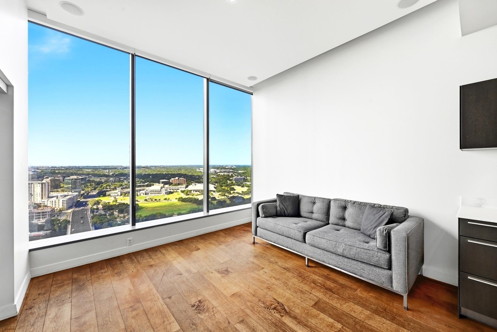 210 Lavaca St - Photo 2