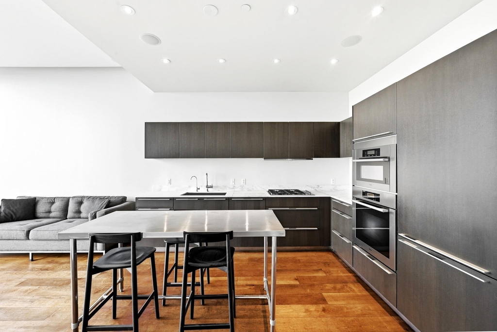 210 Lavaca St - Photo 5